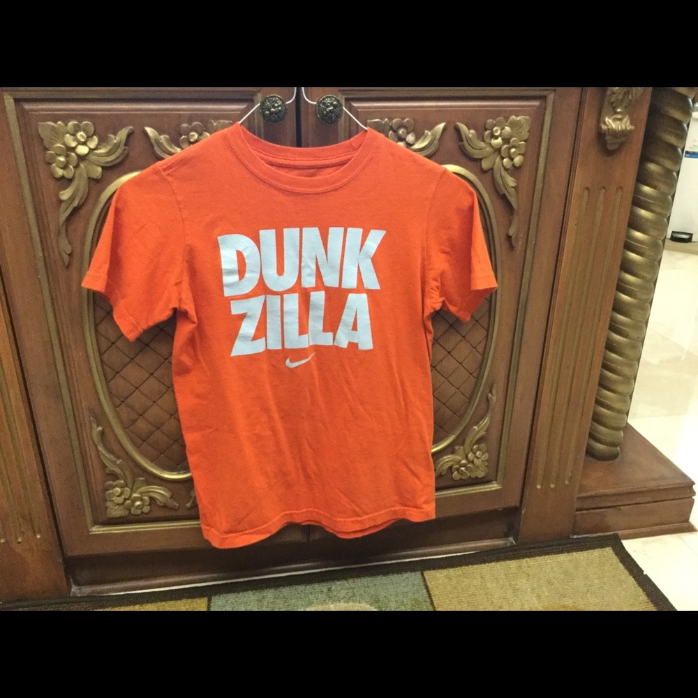 Nike Dunk Zilla T-shirt. Juniors girls or boys
